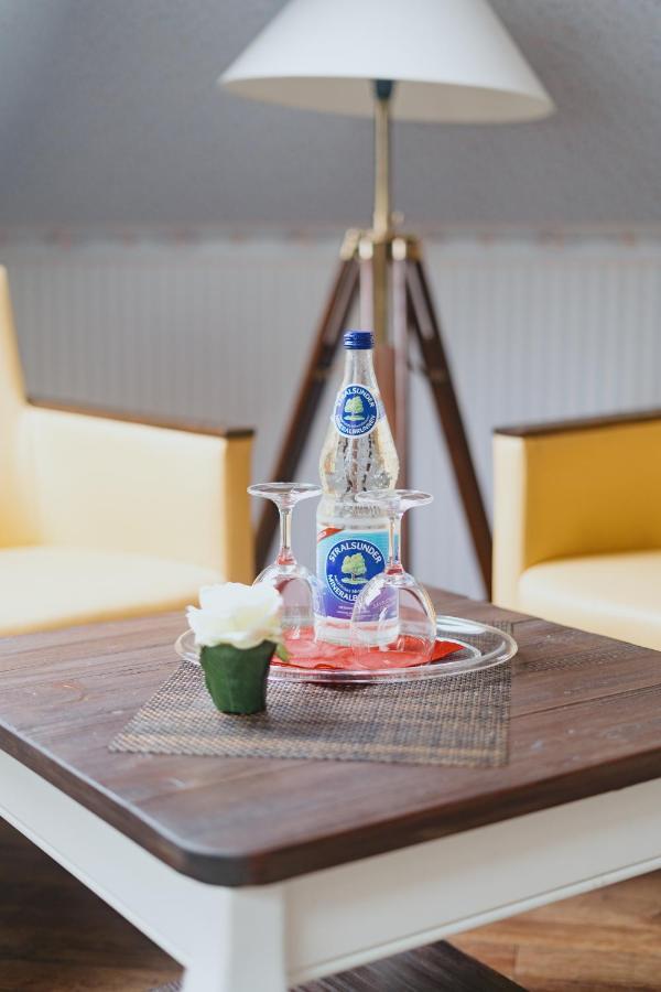 Hotel An Den Bleichen ชตราลซุนด์ ภายนอก รูปภาพ