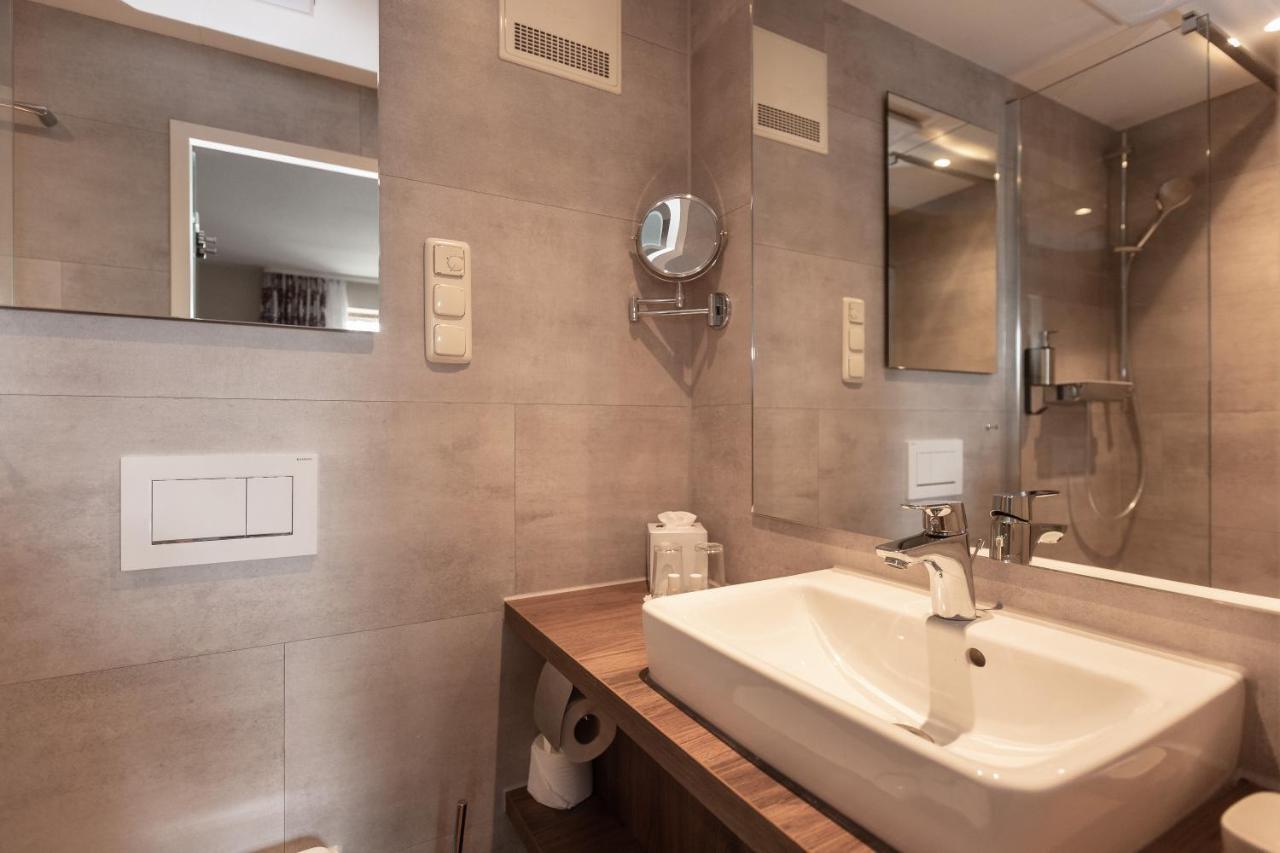 Hotel An Den Bleichen ชตราลซุนด์ ภายนอก รูปภาพ