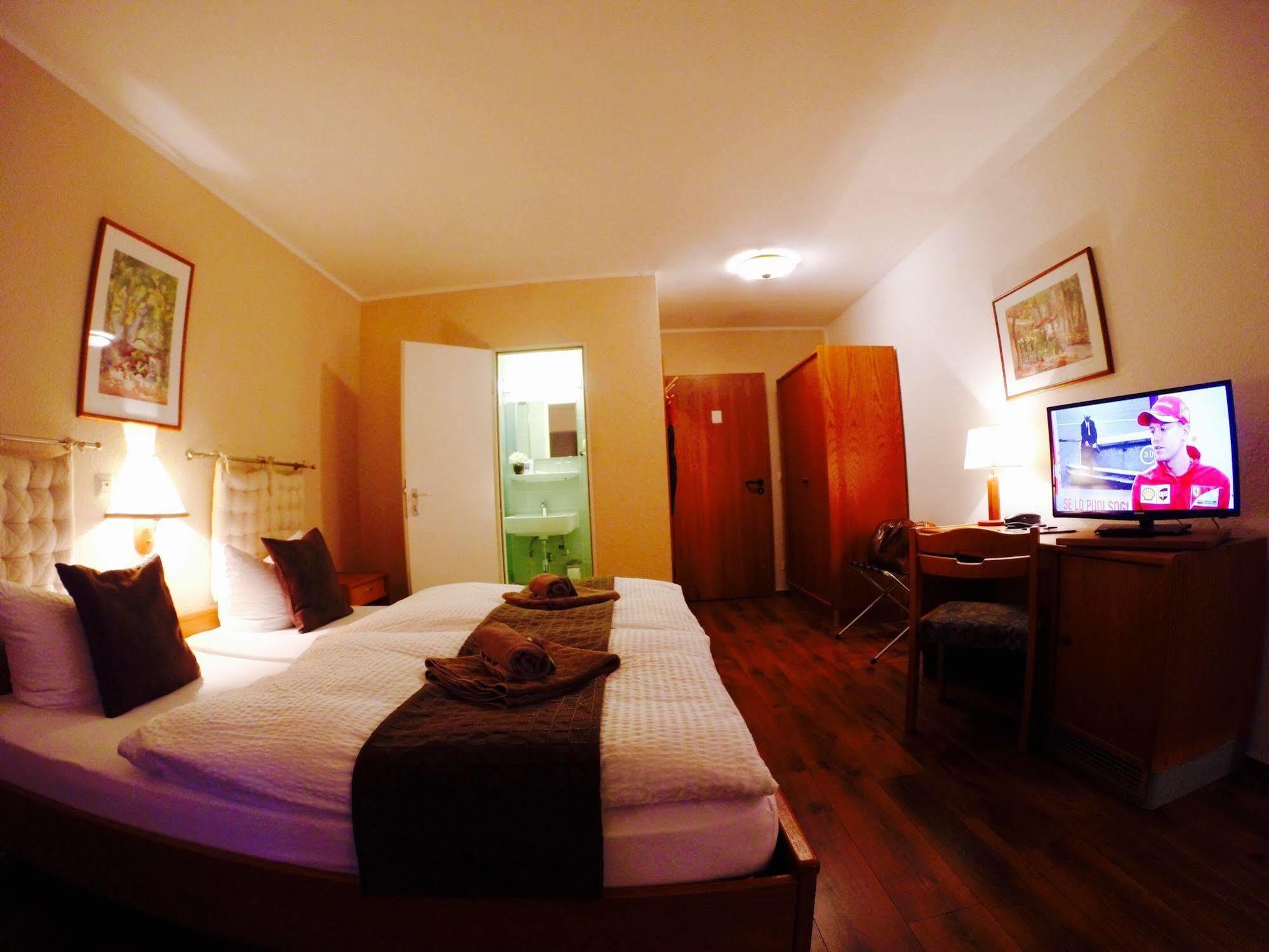 Hotel An Den Bleichen ชตราลซุนด์ ภายนอก รูปภาพ