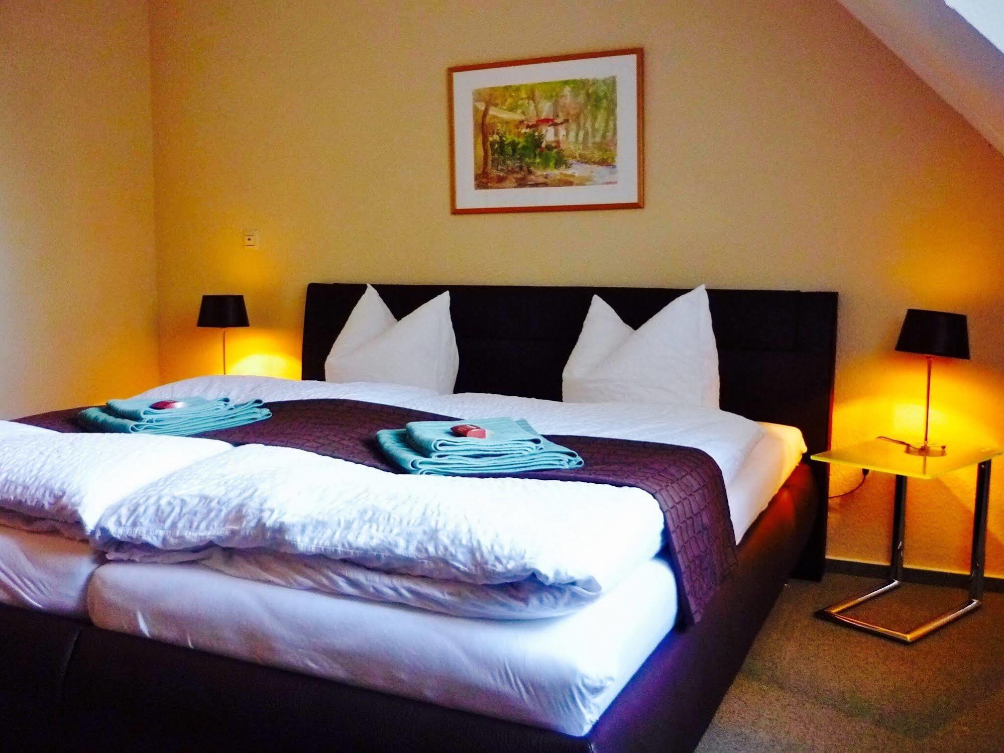 Hotel An Den Bleichen ชตราลซุนด์ ภายนอก รูปภาพ