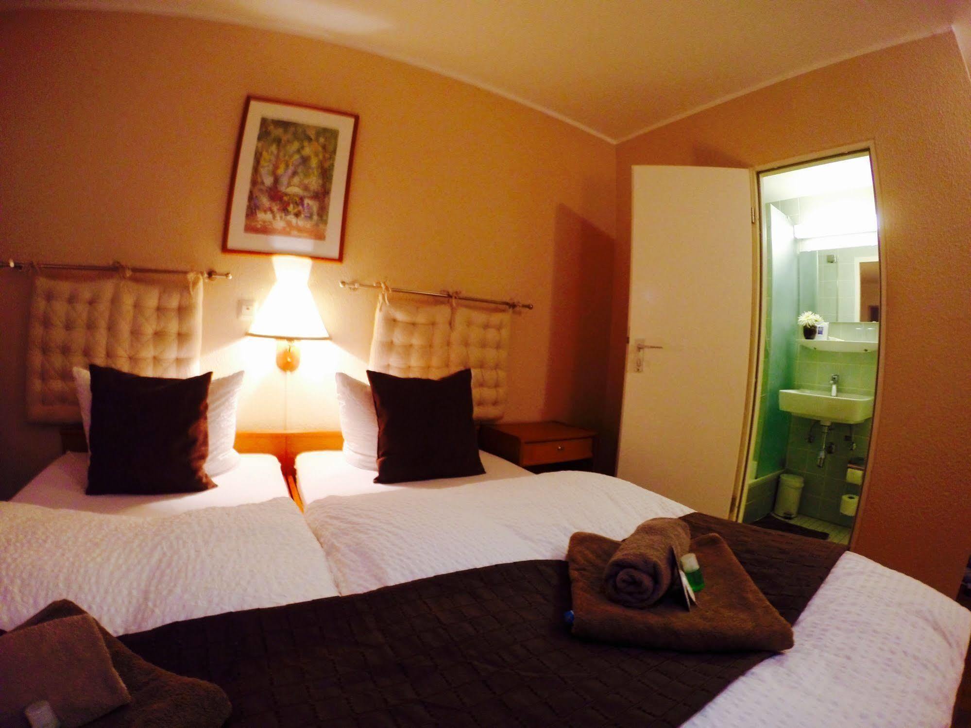 Hotel An Den Bleichen ชตราลซุนด์ ภายนอก รูปภาพ