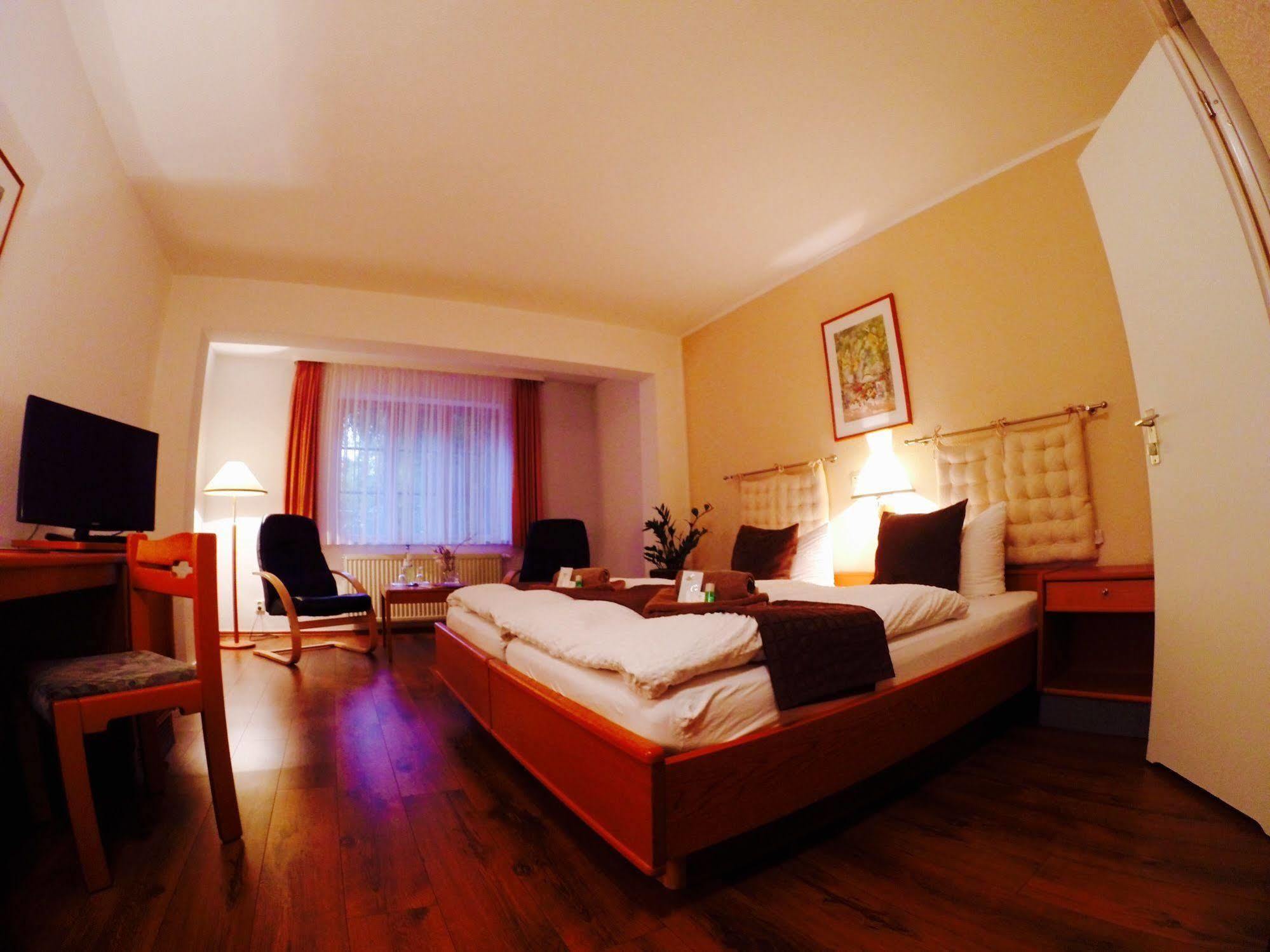 Hotel An Den Bleichen ชตราลซุนด์ ภายนอก รูปภาพ