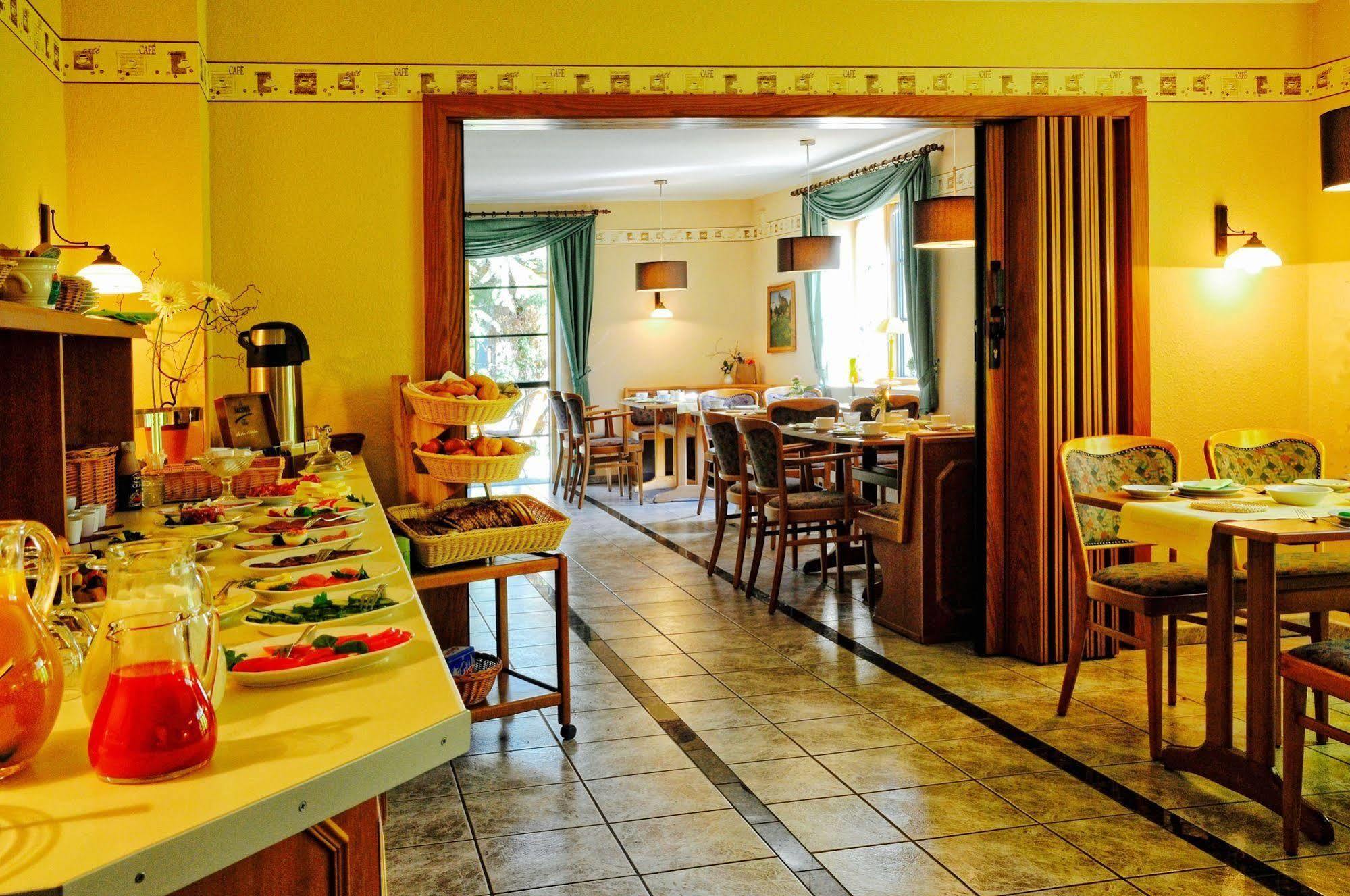 Hotel An Den Bleichen ชตราลซุนด์ ภายนอก รูปภาพ