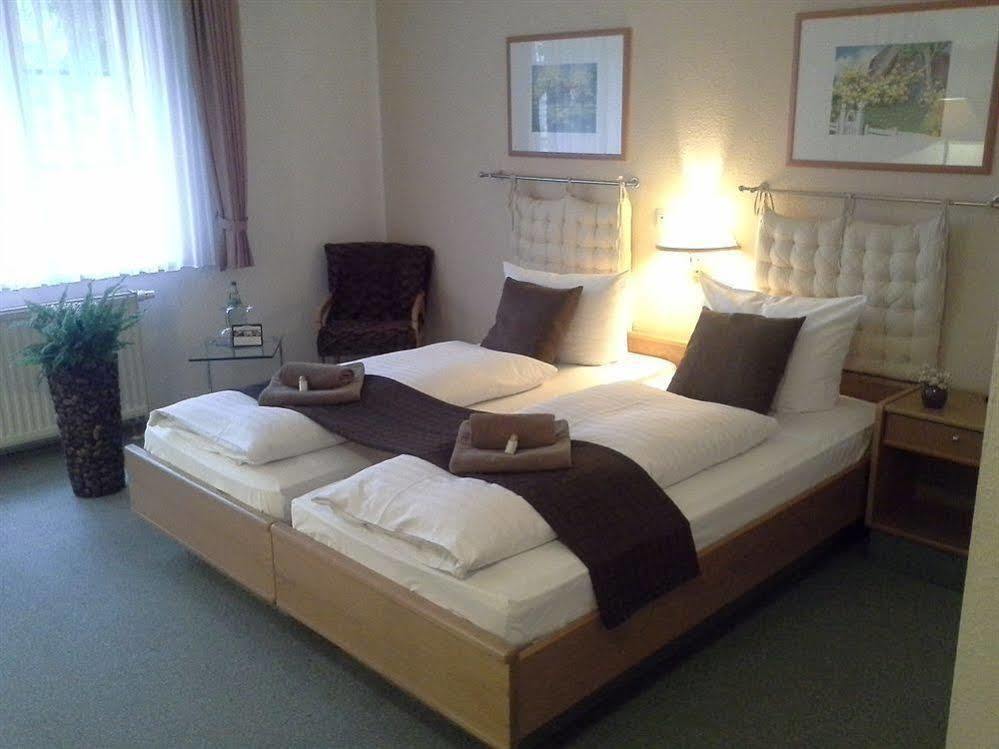 Hotel An Den Bleichen ชตราลซุนด์ ภายนอก รูปภาพ