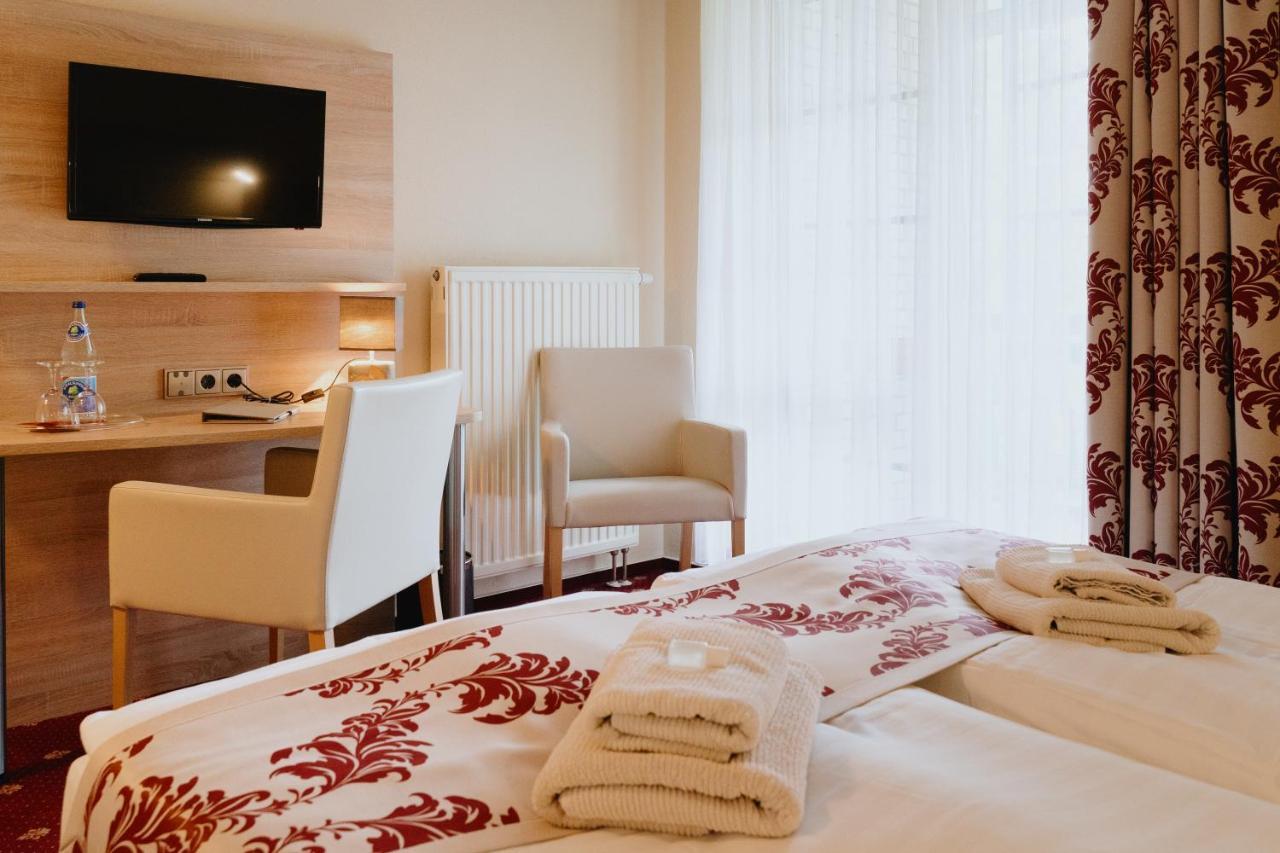 Hotel An Den Bleichen ชตราลซุนด์ ภายนอก รูปภาพ