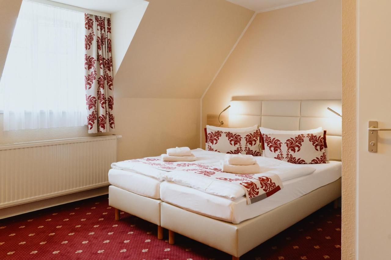 Hotel An Den Bleichen ชตราลซุนด์ ภายนอก รูปภาพ