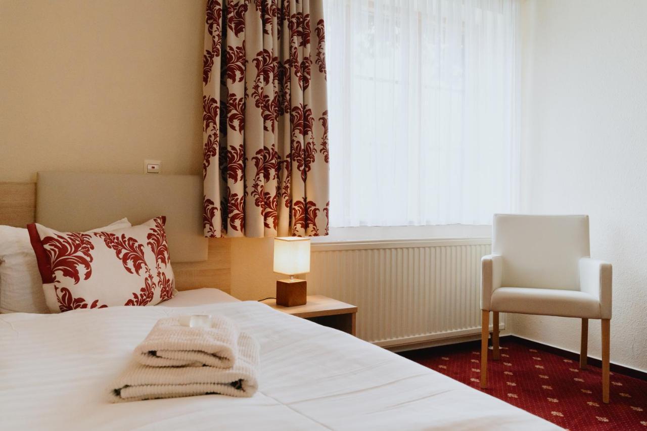 Hotel An Den Bleichen ชตราลซุนด์ ภายนอก รูปภาพ